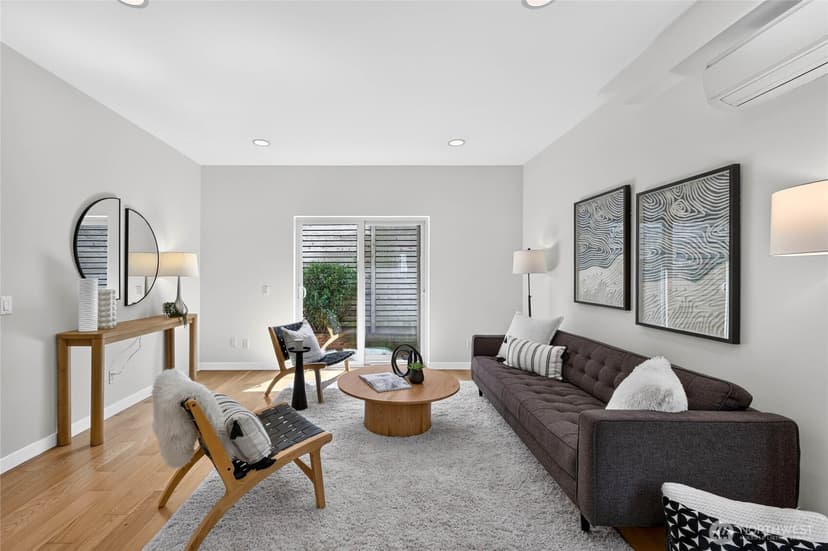 Property photo for 4222 Linden Avenue N, Seattle photo 8