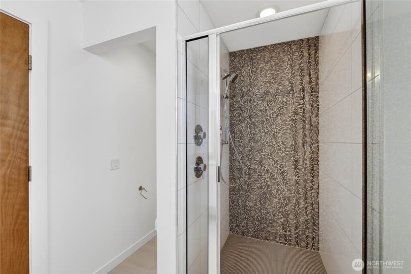 Property photo for 4222 Linden Avenue N, Seattle photo 19