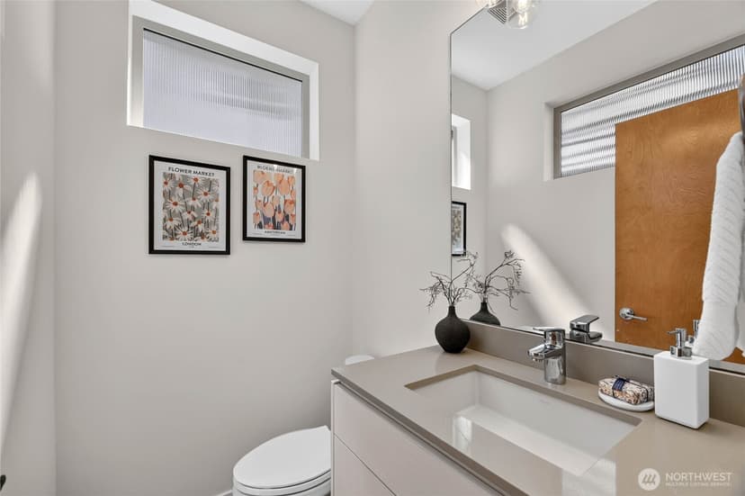 Property photo for 4222 Linden Avenue N, Seattle photo 13