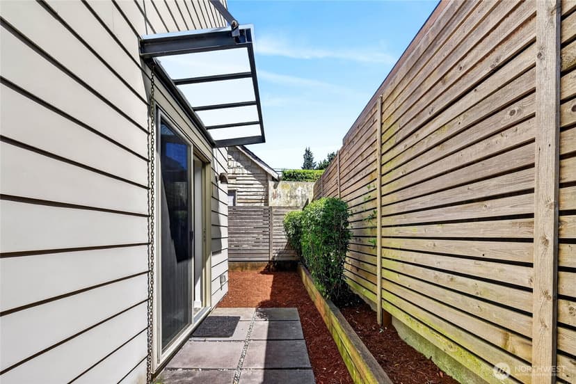Property photo for 4222 Linden Avenue N, Seattle photo 30