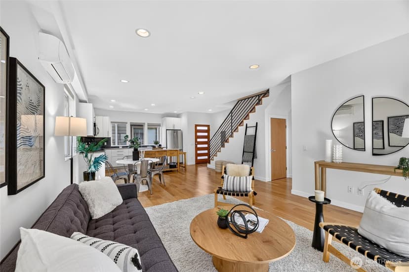 Property photo for 4222 Linden Avenue N, Seattle photo 7