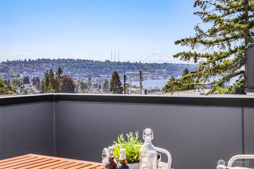 Property photo for 4222 Linden Avenue N, Seattle photo 27