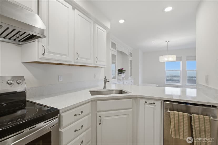 Property photo for 2219 Rucker Avenue #201, Everett photo 4