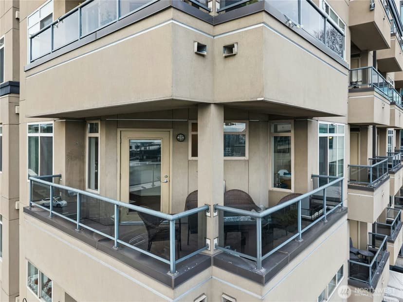 Property photo for 1000 N Aurora Avenue #409, Seattle photo 23