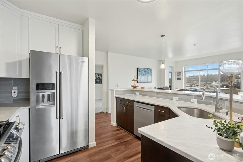 Property photo for 1000 N Aurora Avenue #409, Seattle photo 11