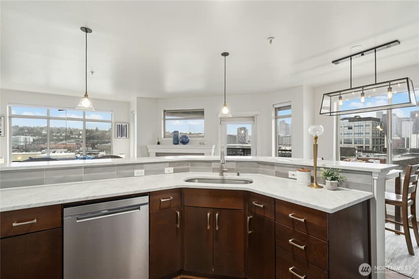 Property photo for 1000 N Aurora Avenue #409, Seattle photo 12