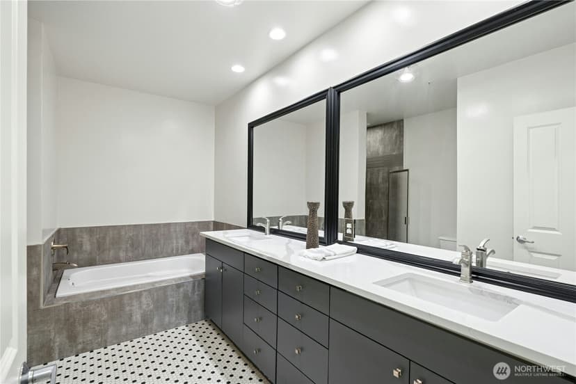Property photo for 1000 N Aurora Avenue #409, Seattle photo 16