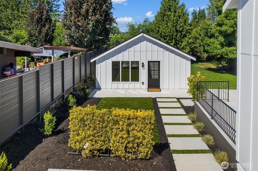 Property photo for 7743 Seward Park Avenue S, Seattle photo 3