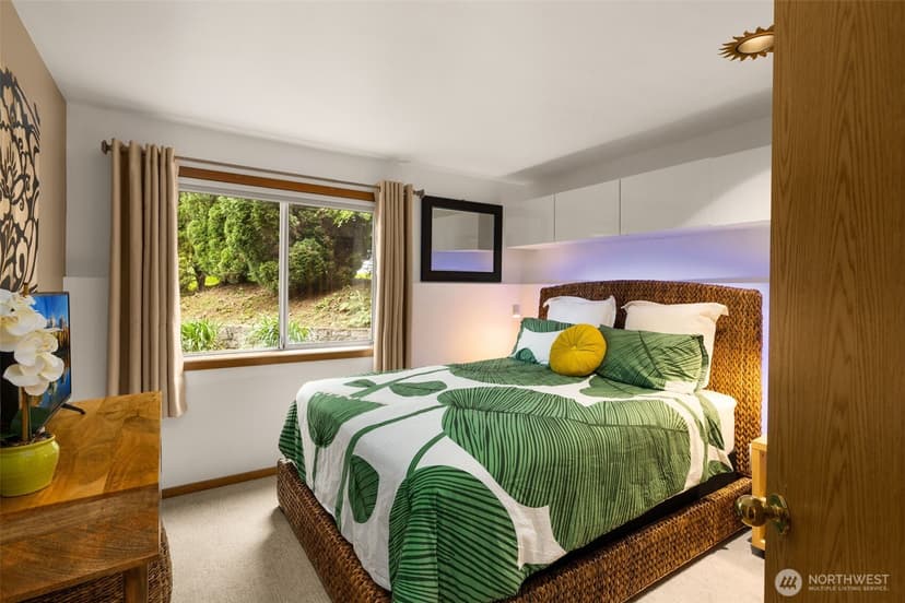 Property photo for 9602 NE 35th Place, Clyde Hill photo 22