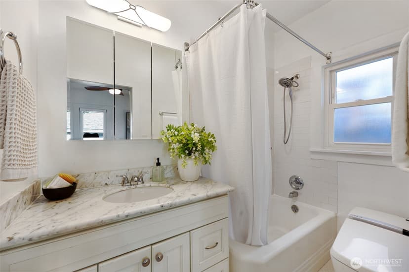 Property photo for 516 W Howe Street, Seattle photo 12