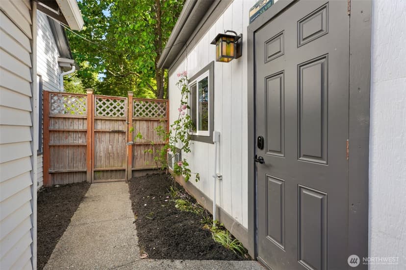 Property photo for 516 W Howe Street, Seattle photo 17