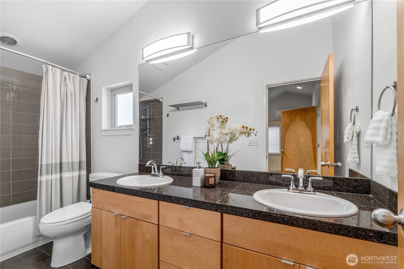 Property photo for 9229 17th Avenue SW #A, Seattle photo 20