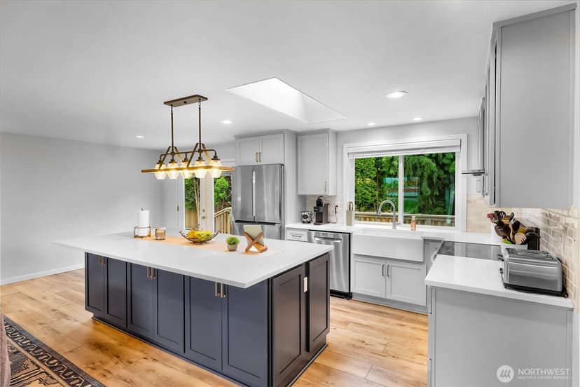 Property photo for 14013 113th Avenue NE, Kirkland photo 4