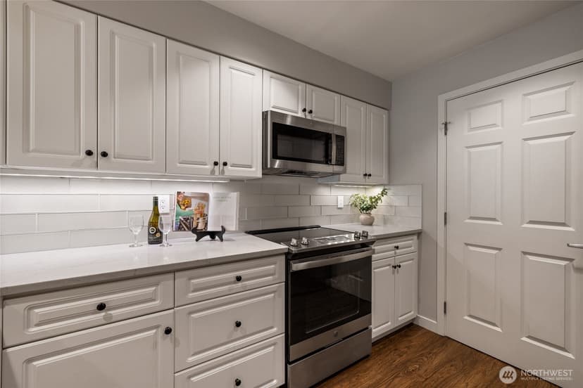 Property photo for 6300 32nd Avenue NW #302, Seattle photo 11