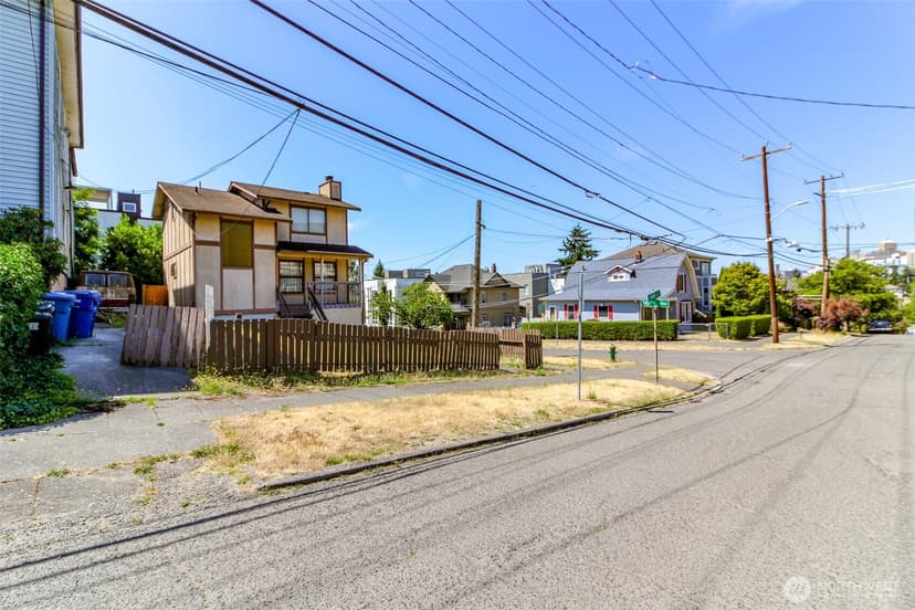 Property photo for 1601 E Alder Street, Seattle photo 8