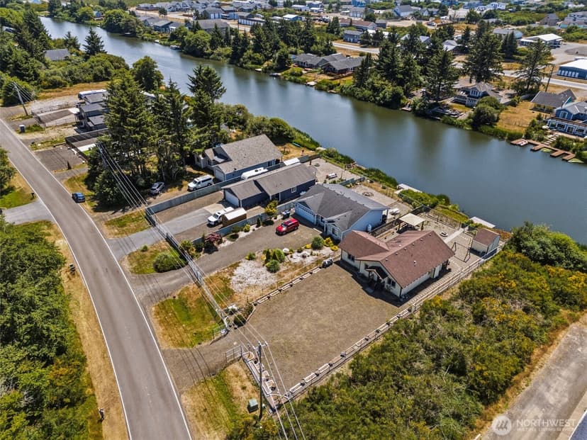 Property photo for 911 Mount Olympus Avenue SE, Ocean Shores photo 25