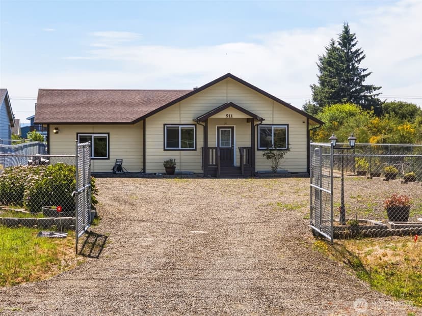 Property photo for 911 Mount Olympus Avenue SE, Ocean Shores photo 2