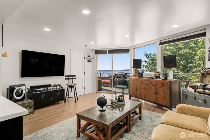 Property photo for 507 W Mercer St #401, Seattle