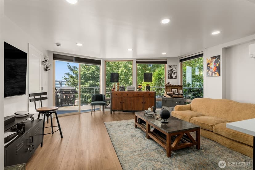 Property photo for 507 W Mercer St #401, Seattle photo 3