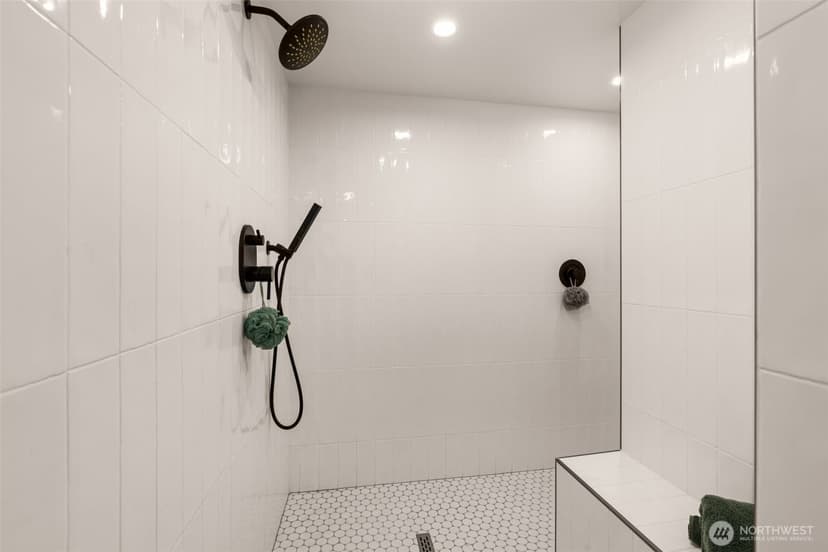 Property photo for 507 W Mercer St #401, Seattle photo 14