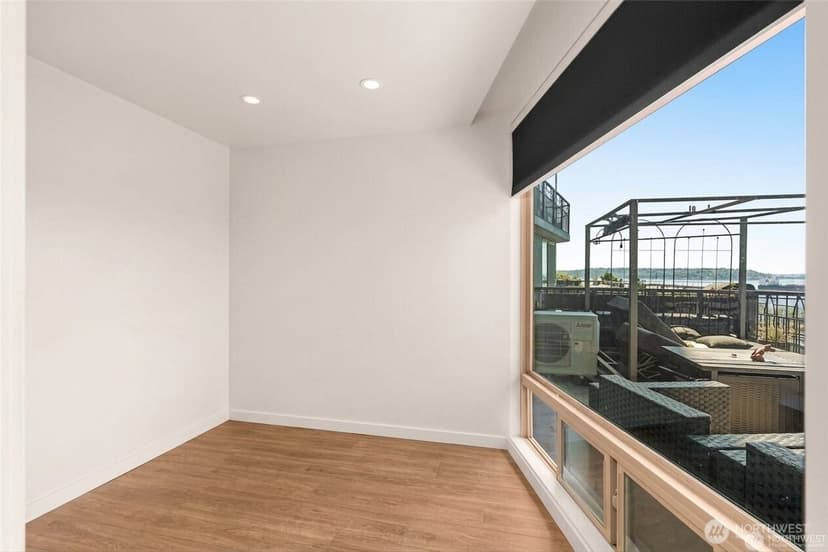 Property photo for 507 W Mercer St #401, Seattle photo 15