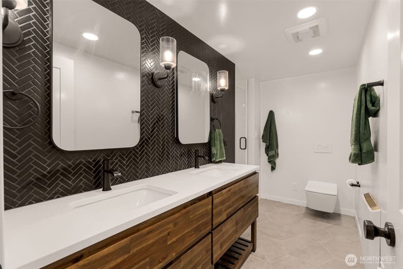 Property photo for 507 W Mercer St #401, Seattle photo 13