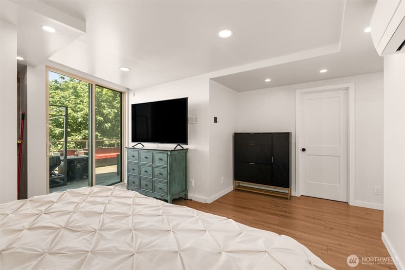 Property photo for 507 W Mercer St #401, Seattle photo 12