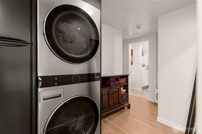 Property photo for 507 W Mercer St #401, Seattle photo 10