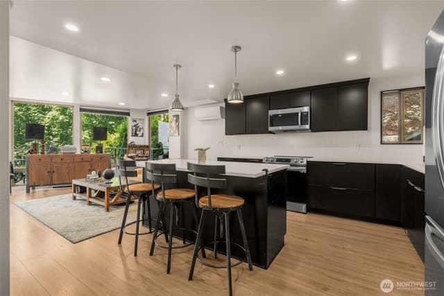 Property photo for 507 W Mercer St #401, Seattle photo 4