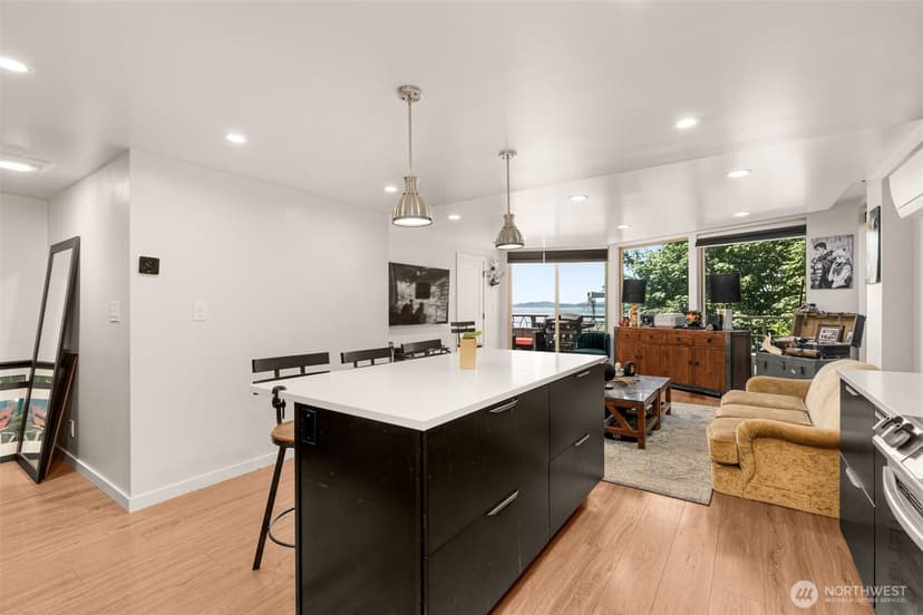 Property photo for 507 W Mercer St #401, Seattle photo 8