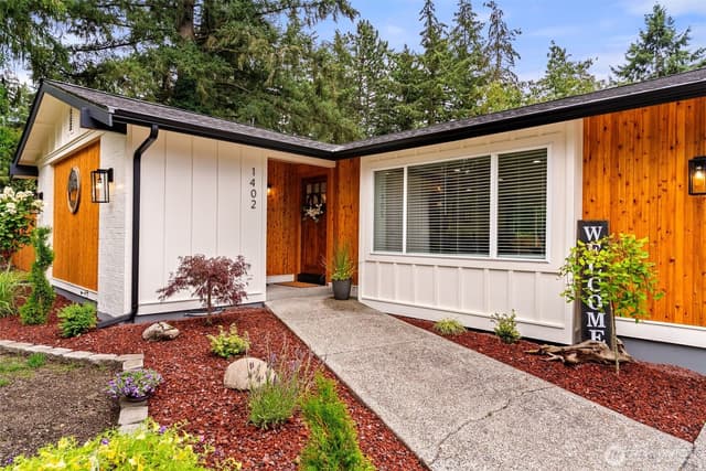 Property photo for 1402 159th Street Ct E, Tacoma photo 2
