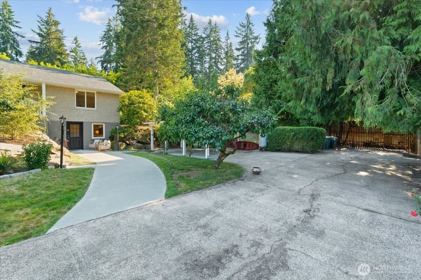 Property photo for 15705 84th Avenue NE, Kenmore photo 28