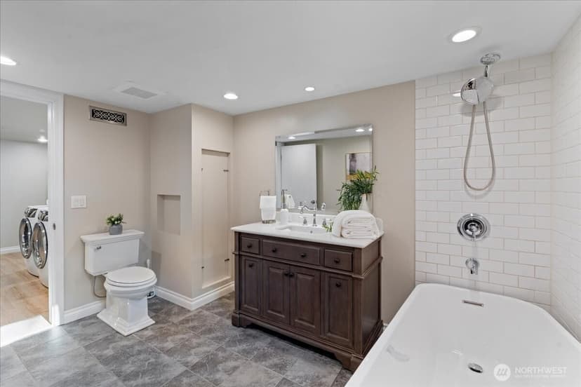 Property photo for 15705 84th Avenue NE, Kenmore photo 21