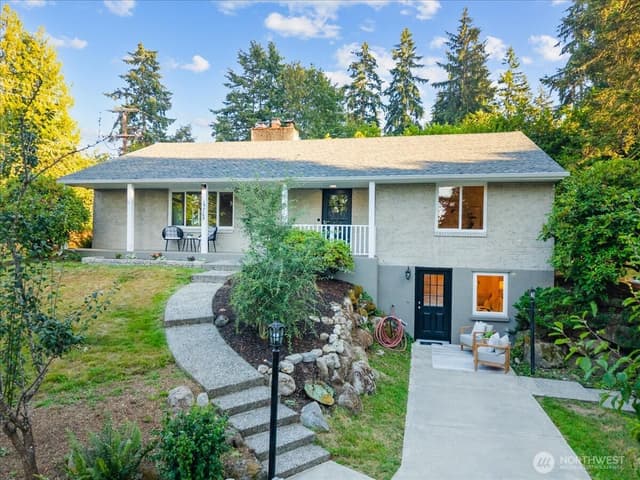 Property photo for 15705 84th Avenue NE, Kenmore photo 2