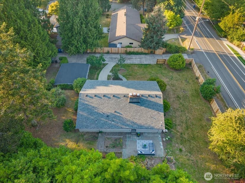 Property photo for 15705 84th Avenue NE, Kenmore photo 32