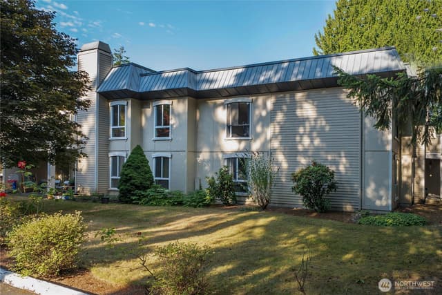 Property photo for 10221 NE 16th Street #H7, Bellevue photo 2