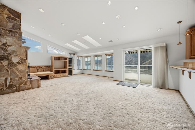 Property photo for 3035 Lakeshore Drive, Manson photo 19
