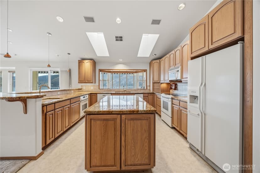 Property photo for 3035 Lakeshore Drive, Manson photo 16