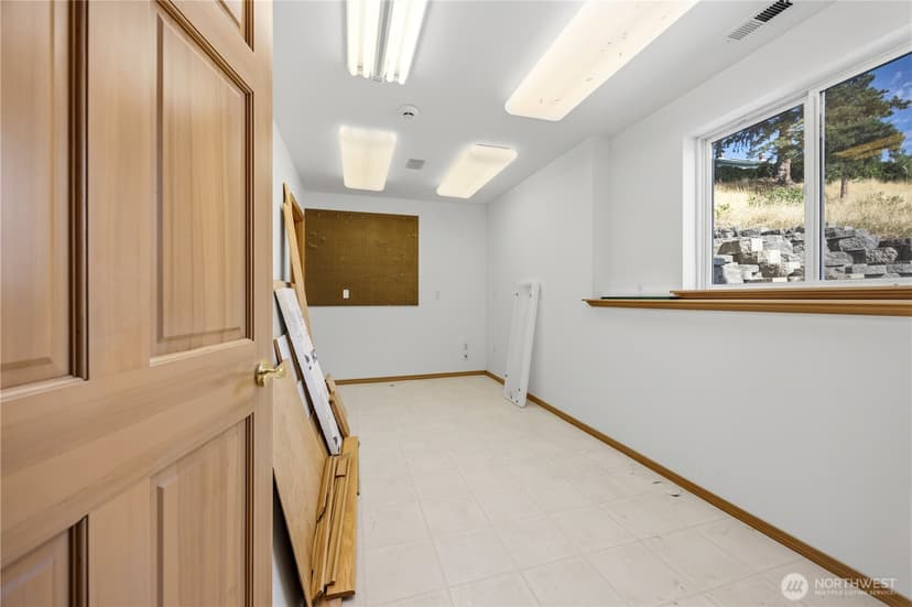 Property photo for 3035 Lakeshore Drive, Manson photo 36