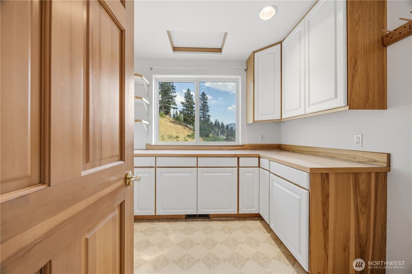 Property photo for 3035 Lakeshore Drive, Manson photo 24