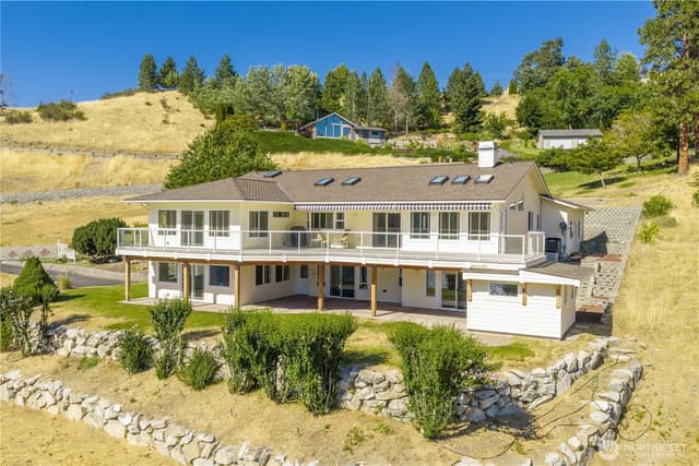 Property photo for 3035 Lakeshore Drive, Manson photo 2