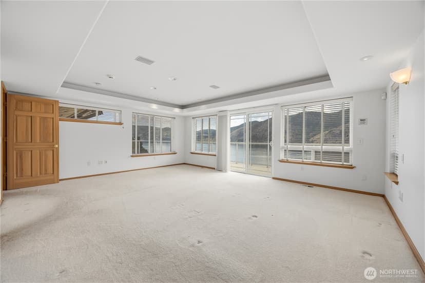 Property photo for 3035 Lakeshore Drive, Manson photo 12