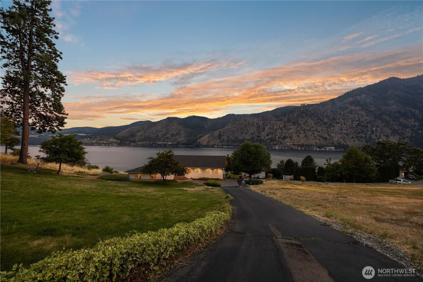 Property photo for 3035 Lakeshore Drive, Manson photo 4