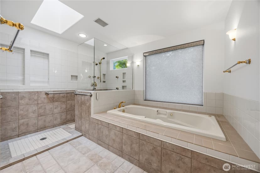 Property photo for 3035 Lakeshore Drive, Manson photo 15