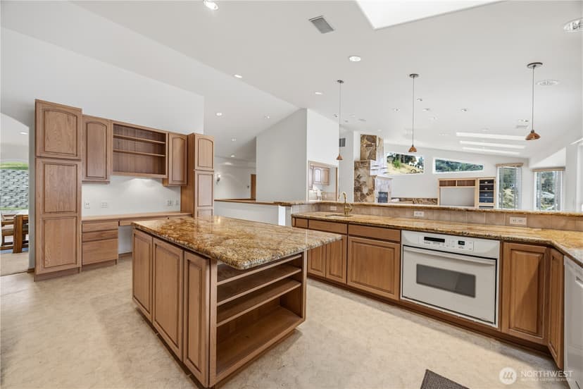 Property photo for 3035 Lakeshore Drive, Manson photo 17