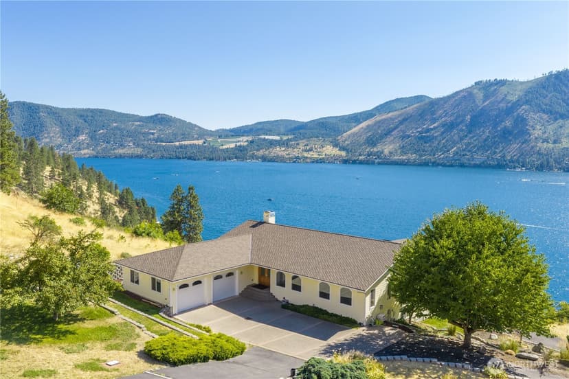 Property photo for 3035 Lakeshore Drive, Manson