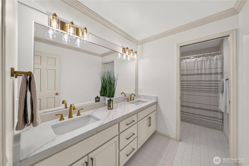 Property photo for 9416 NE 25th Street, Clyde Hill photo 32