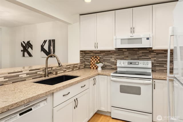Property photo for 15600 116th Avenue NE #O3, Bothell photo 4
