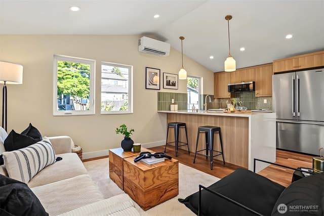Property photo for 2412 Queen Anne Avenue N, Seattle