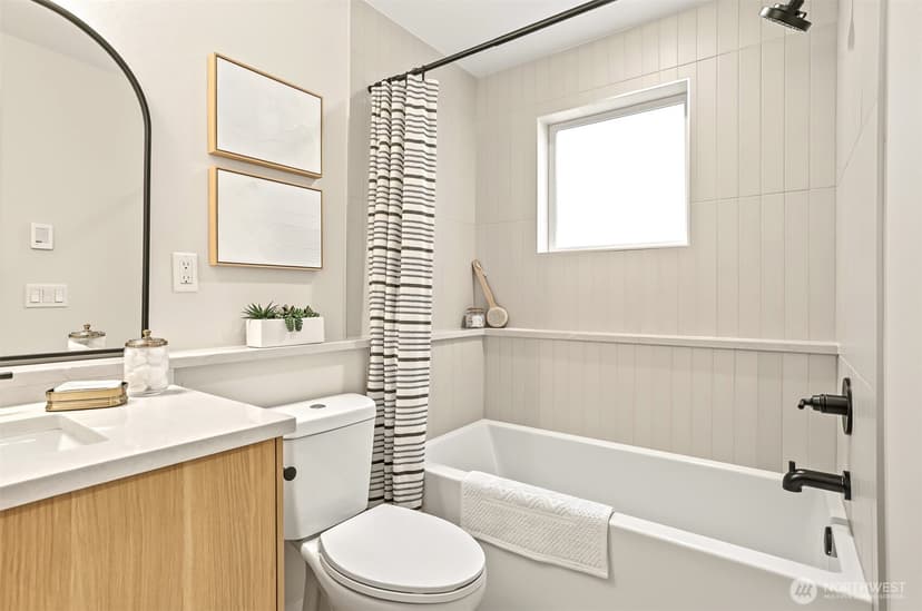 Property photo for 2412 Queen Anne Avenue N, Seattle photo 19